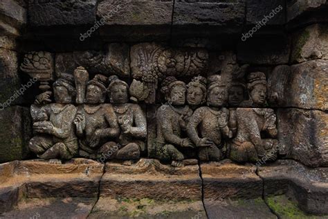  El relieve de Borobudur: Una Danza Celestial entre Piedra y Reflexión!