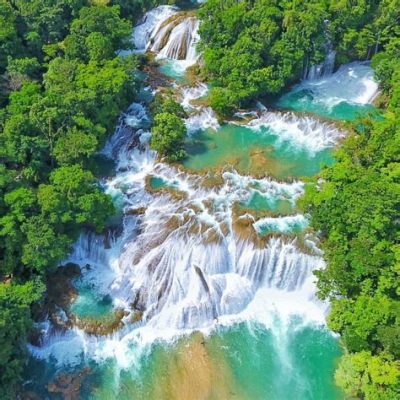 La cascada y las rocas de agua: Explorando la Maestría del Paisaje Japonés de Nishikawa Sukenobu!